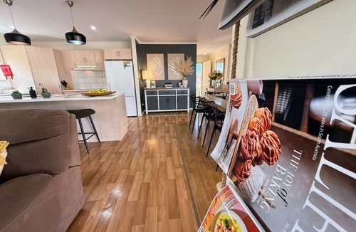 Melville House | Sea Change-5 bedrooms! plenty of room for the boat-Off Peak Special available