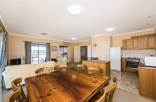Ledge Point House | Sea Change - Spacious Family Holiday Accommodation Pet friendly