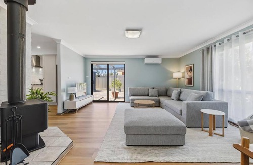 Broadwater House | Sea La Vie ~ Pet Friendly Coastal Chic Broadwater Retreat