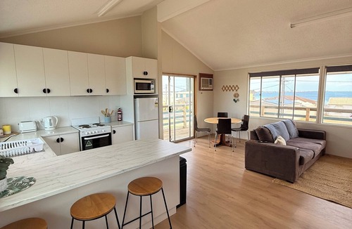 North Beach House | SEA SUNSETS - a stones throw from the beach 3/4 bedroom home sleeping 10 people