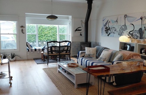 Queenscliff Apartment | Sea views.Wood fire.50 metres to water.Luxury.King bed. Lounge,Kitchen,veranda .
