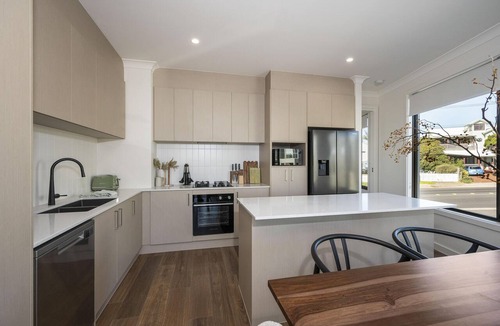Christies Beach House | Seabreeze at Christies - Indulge in Coastal Luxury at Christies Beach