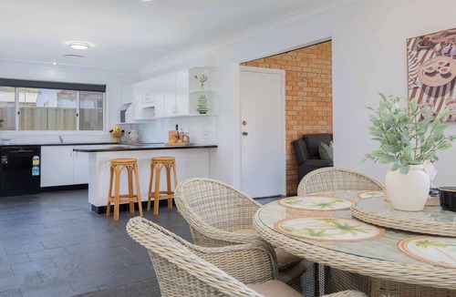 Ettalong Beach House | SeaBreeze at Ettalong Spacious Coastal Retreat