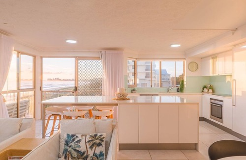 Tugun Apartment | Seacrest 9 - Absolute Beachfront Tugun - Linen Provided!