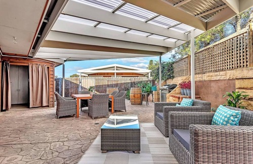 Seaford House | Seaford Haven Seaside Stay near Dining and Wineries