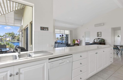 Noosaville House | Seamount Quay