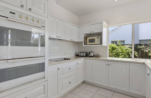 Noosaville House | Seamount Quay