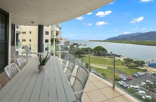 Cairns Central Business District Apartment | Seascape