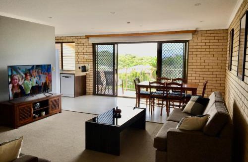 Alexandra Headland Apartment | SeascapeatAlexBeach Budget Accomodation