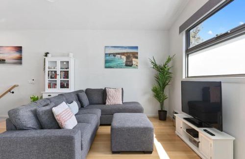 Apollo Bay House | SEASIDE 7 - Steps from the beach