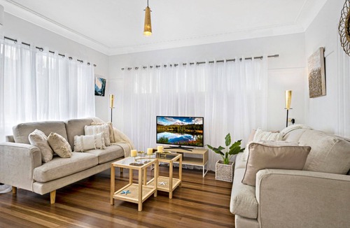 Scarborough House | Seaside Haven Cottage
