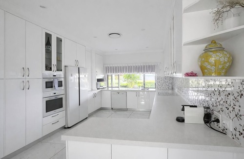 Victoria Point House | Seaside Luxury Oasis | 4 Bedrooms | Central Air Conditioning