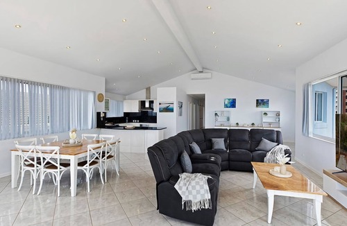 The Entrance Apartment | Seaside Serenity on Marine