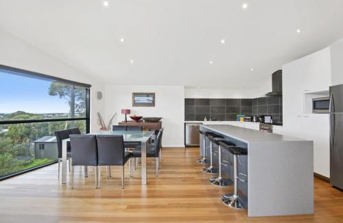 Jan Juc House | Seaview Sanctuary Jan Juc Distant Ocean View