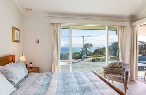 Mornington House | SEAVIEWS MORNINGTON.