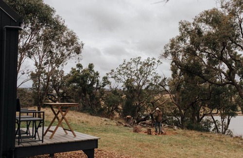 Rylstone House | Secluded Off-Grid Cabin Lake View - Pet Friendly - Mateo