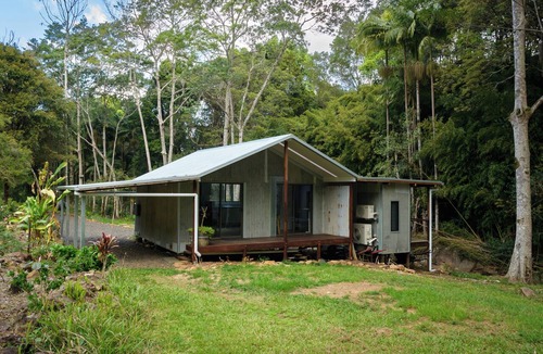 Upper Coopers Creek Cottage | Secluded Rainforest Creek House for 2 | Outdoor Shower | Byron Hinterland