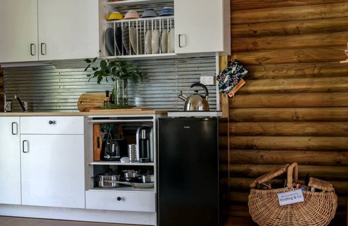 Wheatsheaf Cabin | Secluded Wooden Cabin with Barbecue in Daylesford, Victoria
