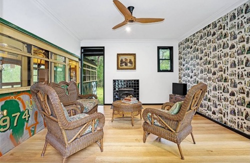 Balnarring House | Seclusion, Tram, Native Bush, Wineries, Beaches, Melbourne Icon, Village nearby