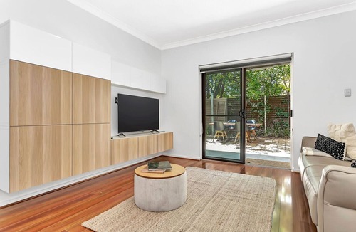 Glenside Apartment | Secure Suite | Gated Complex, Courtyard, 5 Min CBD