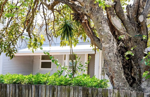Bargara House | Seeside Cottage Bargara | Beach 100m | Pet-Friendly | Sleeps 6