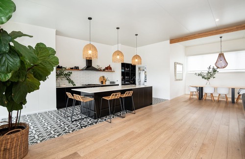 Emerald Beach House | Sensational spring 200m from the surf Book 4 nights stay 6 nights in September.