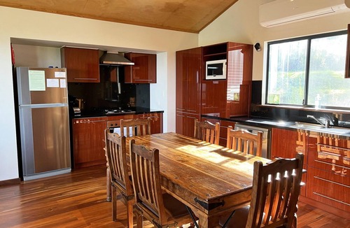 Shadforth House | Serendeva: 5 acres, valley views, dogs welcome