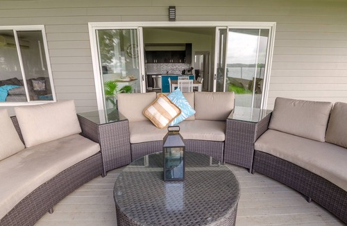 Dora Creek House | Serendipity Lake House - on the water's edge