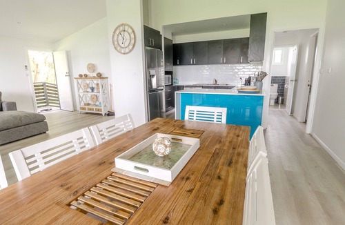 Dora Creek House | Serendipity Lake House - on the water's edge