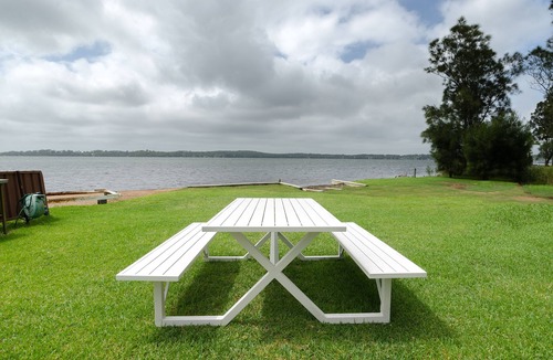 Dora Creek House | Serendipity Lake House - on the water's edge