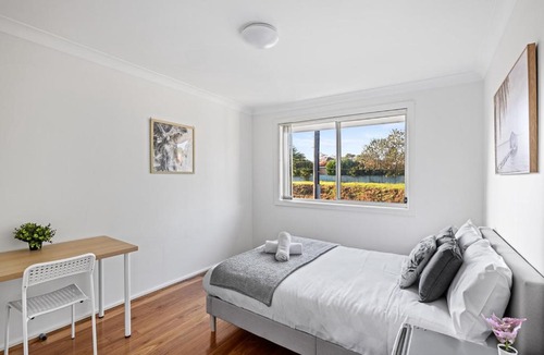 Panania House | Serene Double Room in Panania - Close to Stations & Shops - Shared Bathroom