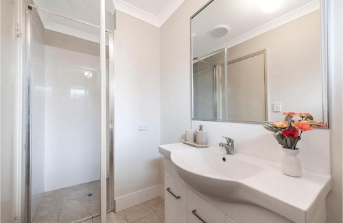 Gosnells Villa | Serene Oasis - 3 Bedroom Getaway