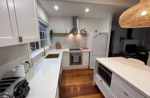 Welby Cottage | Serene original country cottage nestled on 2 acres in the NSW Southern Highlands