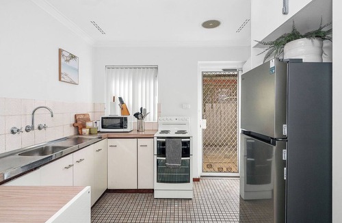 Bicton Apartment | Serene Stay: Near Perth & Freo