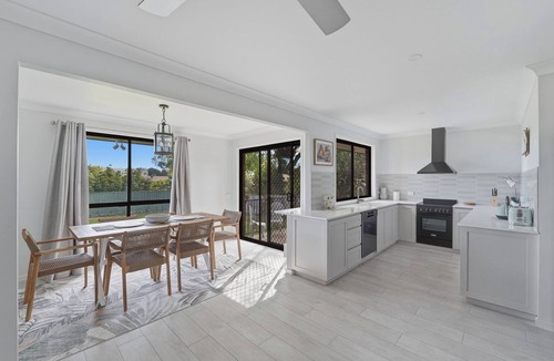 Armidale House | Serenity Armidale. Stay in Style in Armidale.