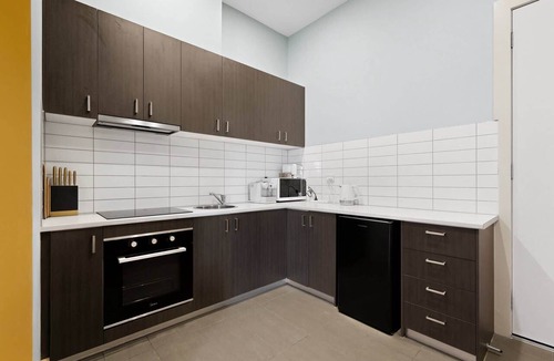 Footscray Apartment | Serenity Cloud Apartment in Vibrant Footscray