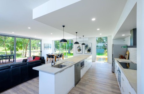 Halls Gap House | Serenity HG4 4Br 3&half Ba with Absolute National Park Frontage