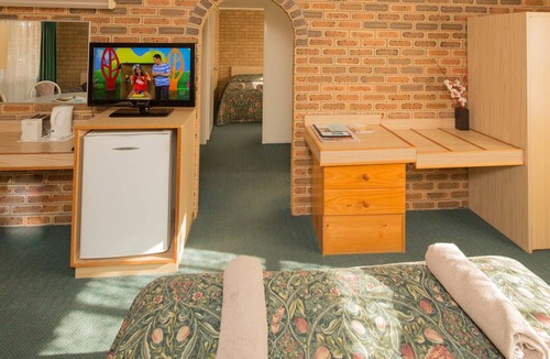 Tenterfield Hotel | Settlers Motor Inn