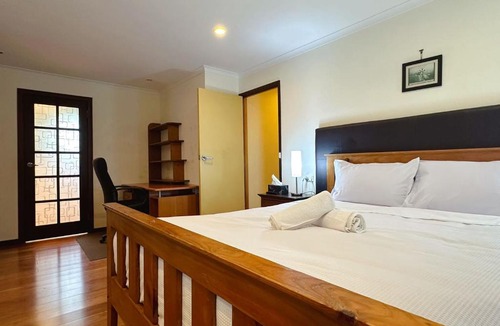 Seven Mile Beach House | Seven Mile Beach House - 5 minutes to the Airport