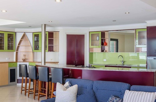 Yamba Apartment | Shadows Suite - Oceanstays- Oceanfront- Pet Friendly