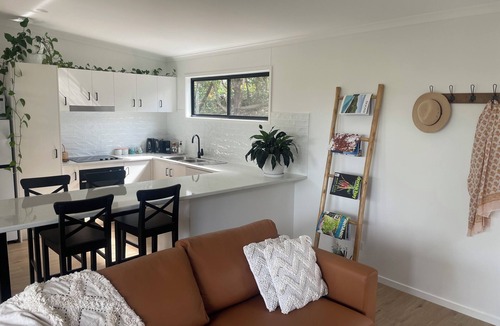 Doonan Cottage | Shambarla - Doonan Guest House. Nestled in the Noosa Hinterland