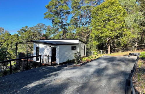 Doonan Cottage | Shambarla - Doonan Guest House. Nestled in the Noosa Hinterland