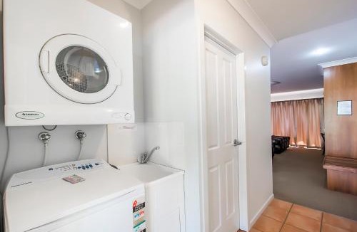West Mackay Hotel | Shamrock Gardens Motel