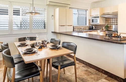 Yamba House | Sharon - Pet Friendly Cottage with EV Charger