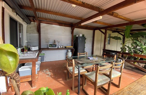 Wilga Apartment | Shearer's Shacks with shared bathroom, free wifi