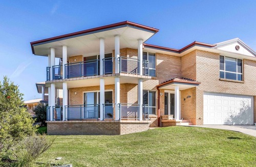 Shell Cove House | Shell Cove Modern Coastal Stay Near Marina & Beach