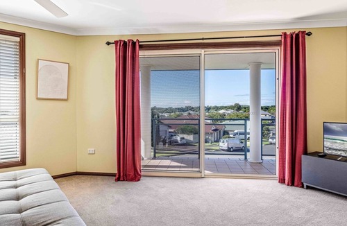 Shell Cove House | Shell Cove Modern Coastal Stay Near Marina & Beach