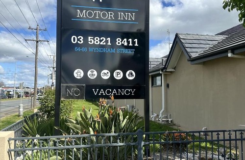 Shepparton Hotel | SHEPPARTON MOTOR INN Tudor House Motel