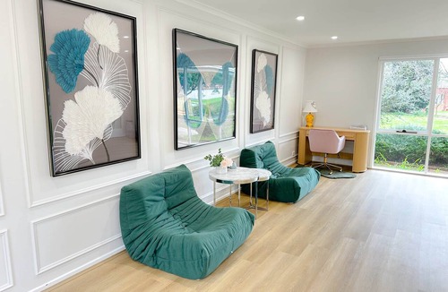 Pakenham House | Shine Adam Court - Prestige Retreat in Pakenham