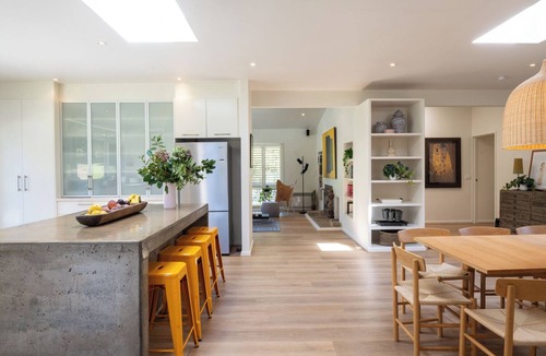 Shoreham House | Shoreham Luxury Beach Escape – Sleep up to 16! With Pool, privacy & Wineries